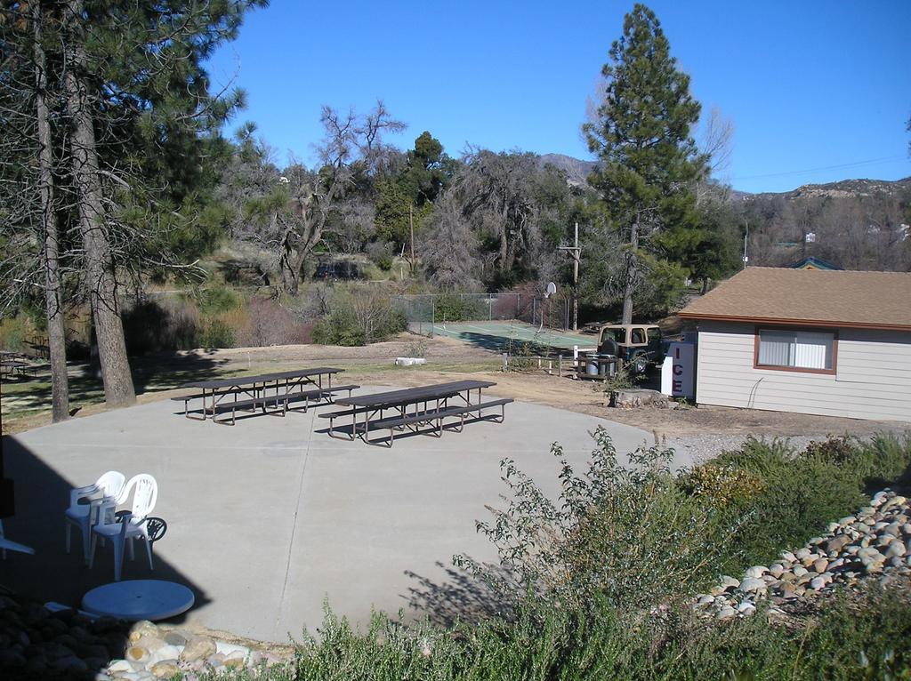 Oakzanita Springs Camping Resort Cabin 1 Descanso 외부 사진
